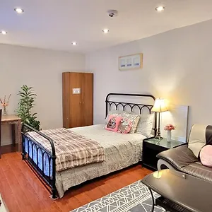  Homestay Mainfloor Spacious In