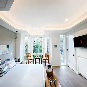 elegant-downtown-home.niagara-fallshotels.com/
